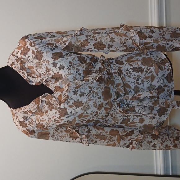 CeCe Tan & White Floral Ruffle Wrap Blouse – Size Small - Picture 1 of 9
